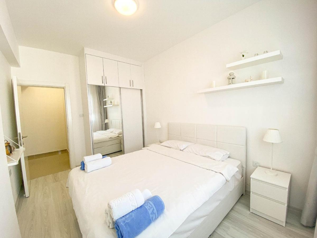 Spartacus Pool Apartments  Trikomo Exterior foto