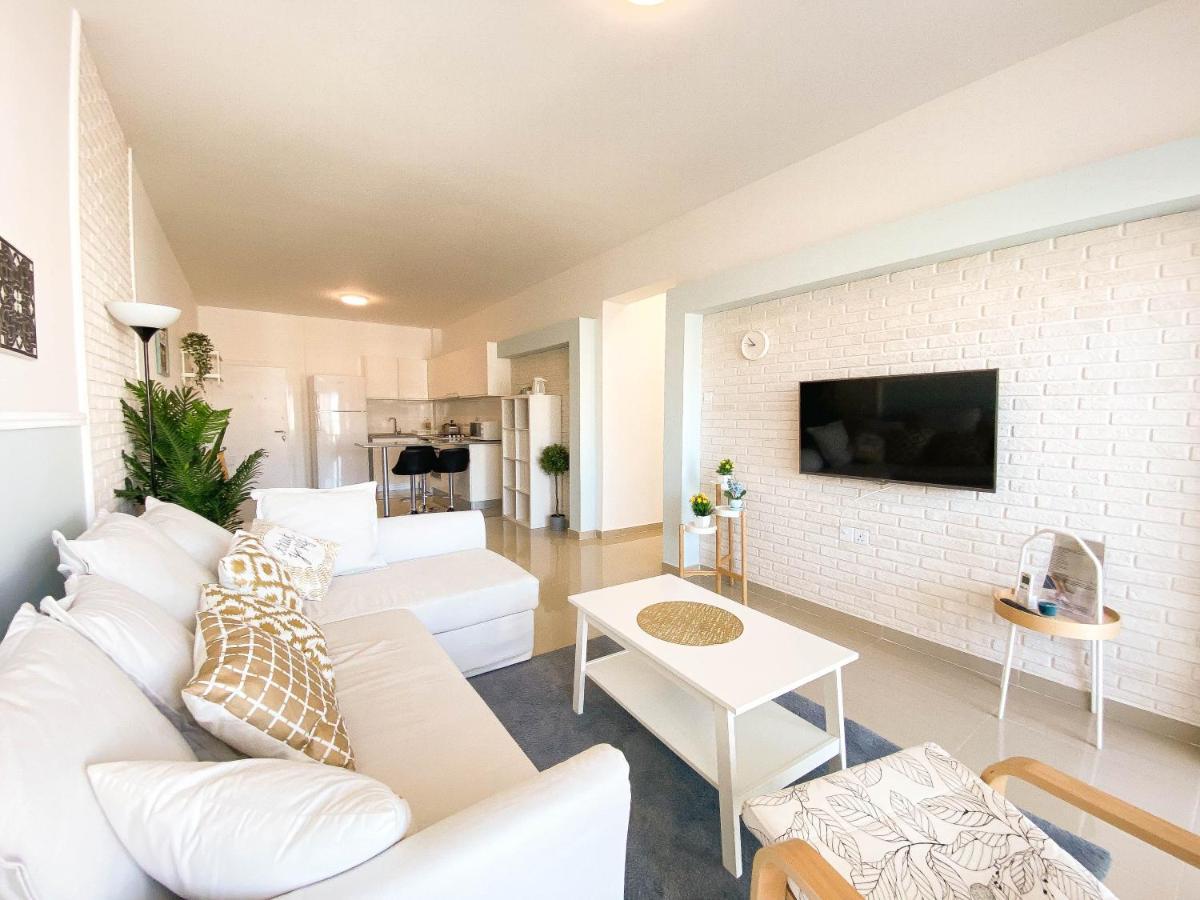 Spartacus Pool Apartments  Trikomo Exterior foto