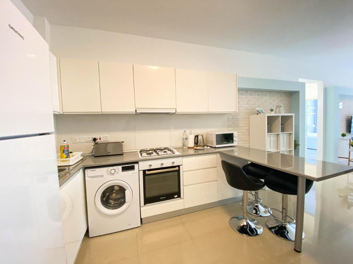 Spartacus Pool Apartments  Trikomo Exterior foto
