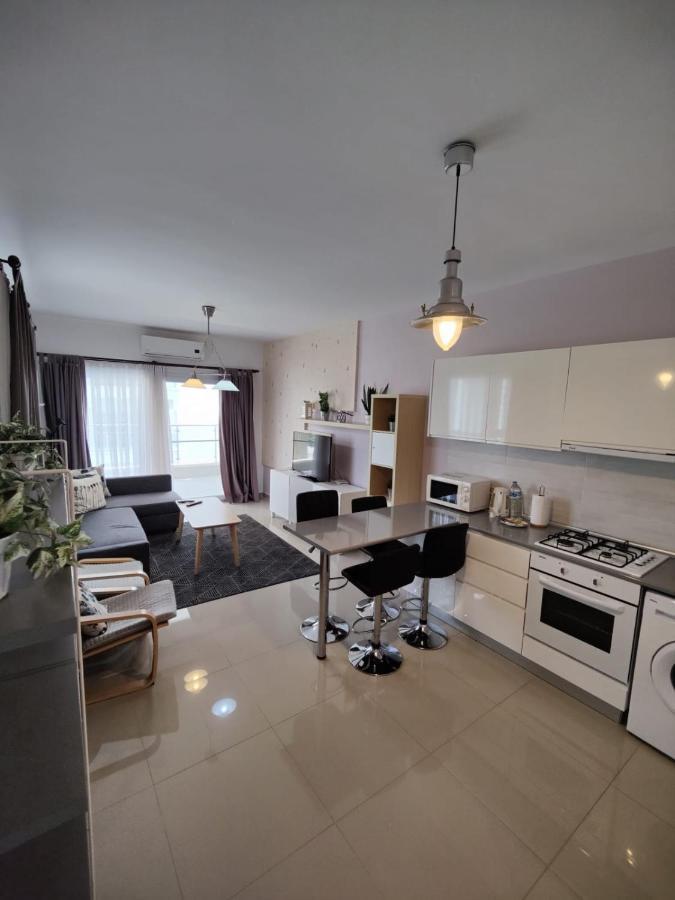 Spartacus Pool Apartments  Trikomo Exterior foto